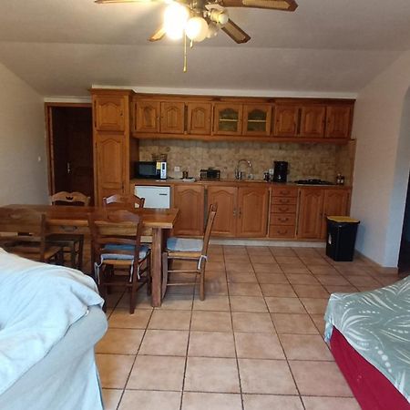 Les Prairies Mas Roux Guest House Raphèle Rom bilde