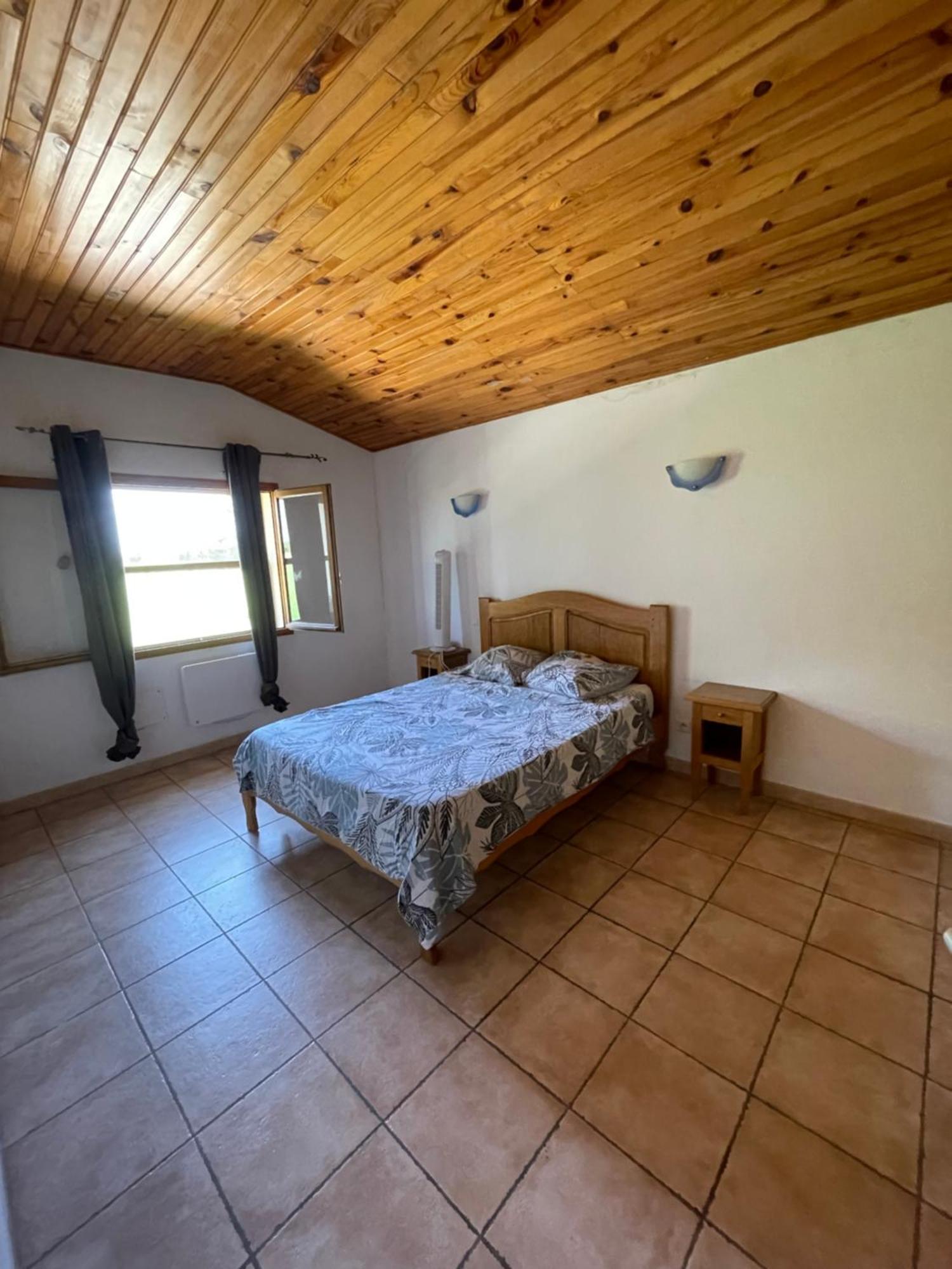 Les Prairies Mas Roux Guest House Raphèle Rom bilde