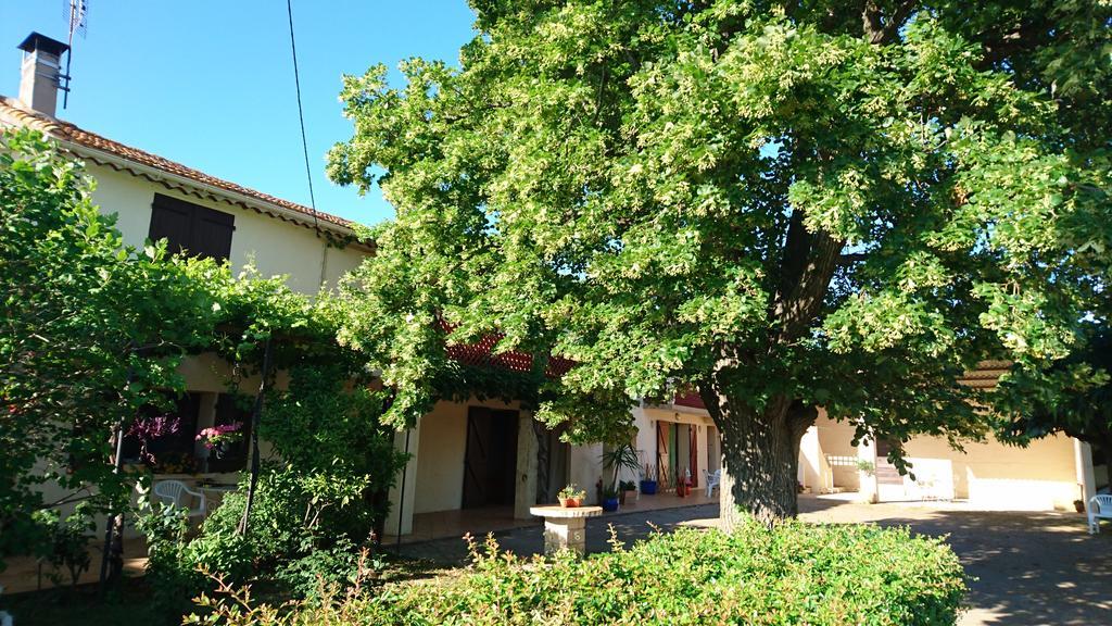 Les Prairies Mas Roux Guest House Raphèle Eksteriør bilde